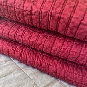 Brick King Metalesse Quilt Red